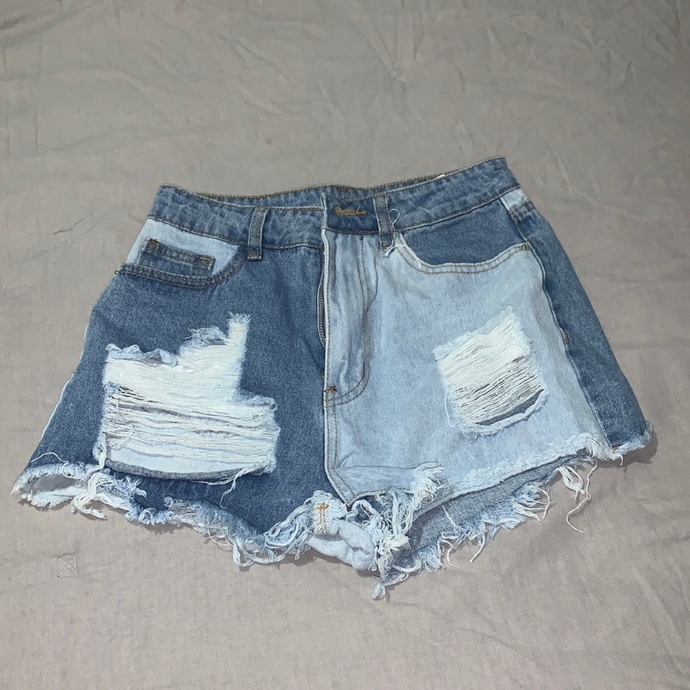 Raw hem ripped denim shorts